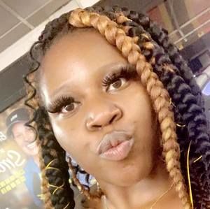 Meet your Posher, Alexandra